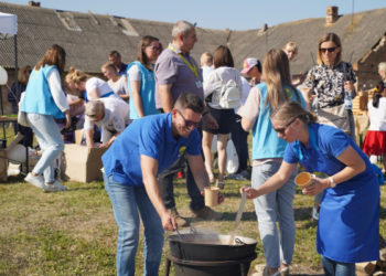 Благодійний фонд «Рокада» провів смачний фестиваль єднання «Щирий борщ»