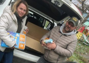 Благодійний фонд “Хвилі змін” передав дитяче харчування та памперси для потребуючих