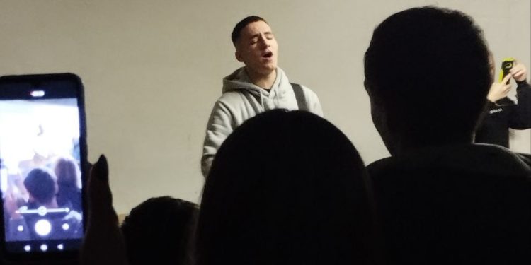 Співак YAKTAK зустрівся з тернопільськими фанами в укритті