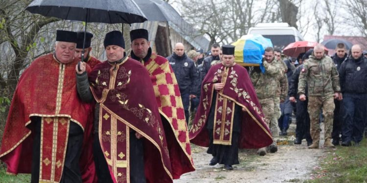 На Тернопільщині попрощалися з бійцем Володимиром Матвіївим