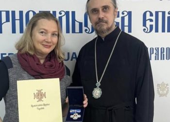 Тернопільську активістку Олену Мудру нагородили у ПЦУ