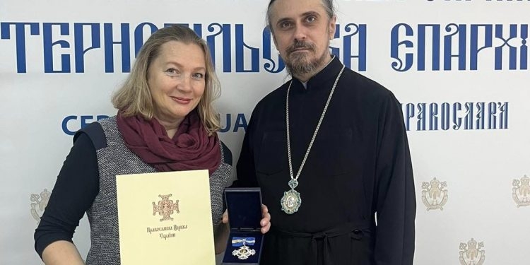 Тернопільську активістку Олену Мудру нагородили у ПЦУ