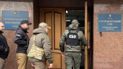 Депутату Тернопільської райради повідомили про підозру: вимагав 300 тисяч доларів