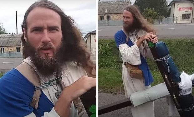 33-річний американець на імʼя Джимі пішки несе хрест з Варшави до Києва