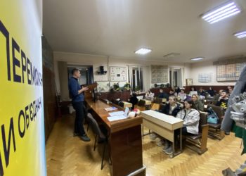 Як їздити під час ожеледиці розповідали учасникам навчання від Центру готовності цивільних у Тернополі