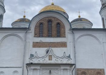 У Чернігові священник РПЦ покусав укрaїнського військового