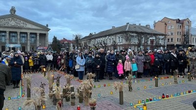Тернополяни вшанували памʼять жертв Голодоморів