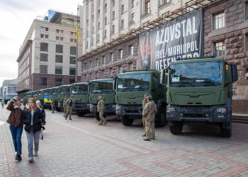 Громада Києва передала 241 бригаді 20 нових вантажних автомобілів, – Кличко