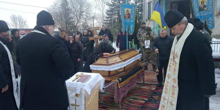 Тіло воїна Олександра Воронюка зустрічали на Тернопільщині