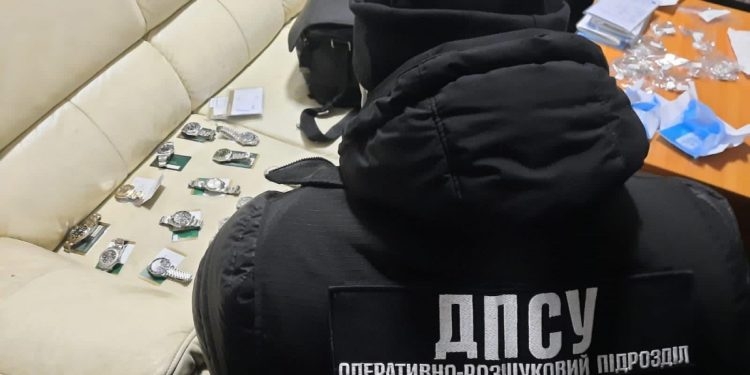 Житель Львівщини хотів незаконно ввезти в країну цінностей на 12 млн. гривень