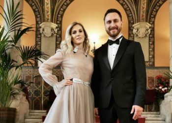 Лідер гурту “Скай”, тернопільський співак Олег Собчук, розлучився з дружиною Марією після 20 років шлюбу