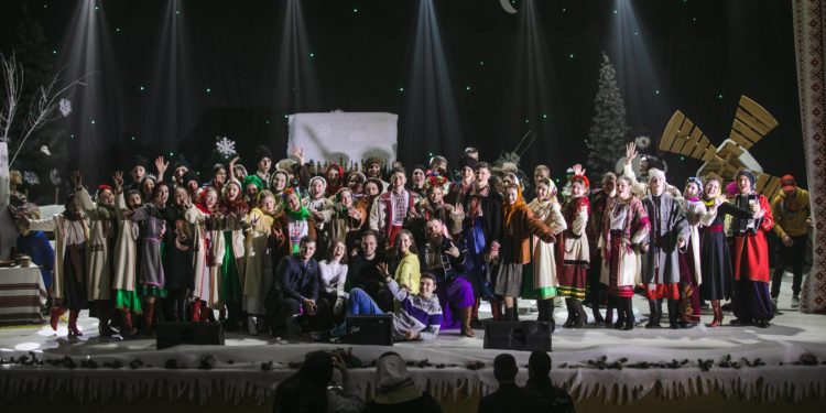 Благодійну студентську виставу «Ніч перед Різдвом» організували в Класичному університеті Тернополя