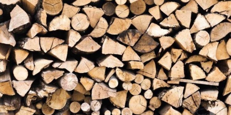 Українці можуть отримати гроші на придбання дрів та вугілля