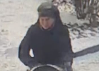 Увага! Розшук! Жінка вкрала дитячий візок у Тернополі (відео)