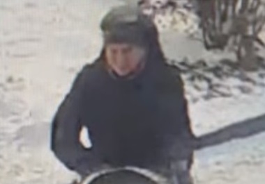 Увага! Розшук! Жінка вкрала дитячий візок у Тернополі (відео)