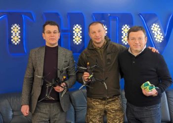 Випускник ТНПУ, а нині захисник Степан Барна отримав від університету антидронну рушницю і не тільки