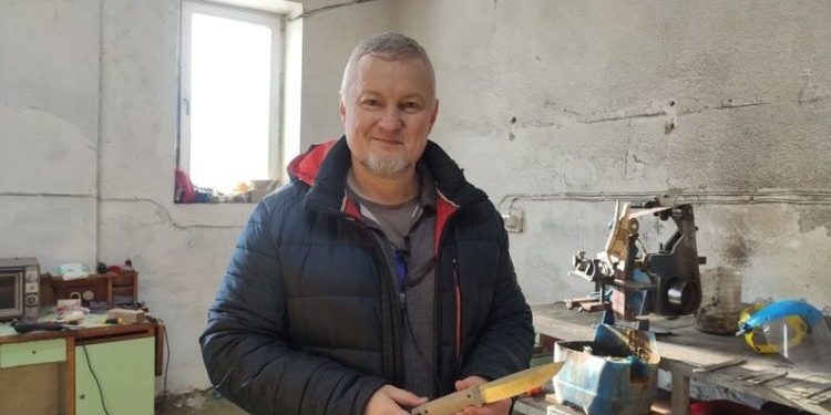 Тернопільський спортсмен Віктoр Мацикур започаткував виробництво ножів “Терен” для ЗСУ