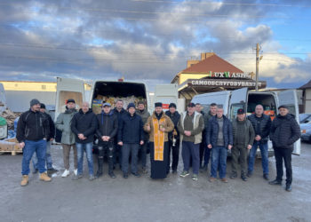 Волонтери «Української команди», «Ольвії» та «Сили України» відправили два буси допомоги воїнам на фронт