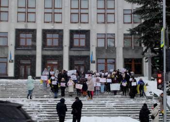Родичі військових на мирній акції у Тернополі вимагали демобілізації