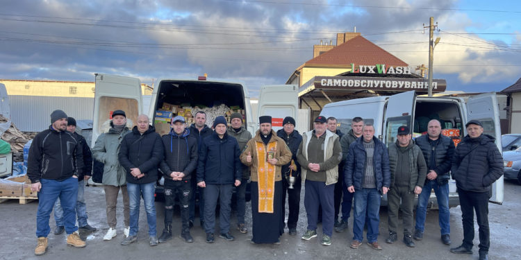 Волонтери «Української команди», «Ольвії» та «Сили України» відправили два буси допомоги воїнам на фронт