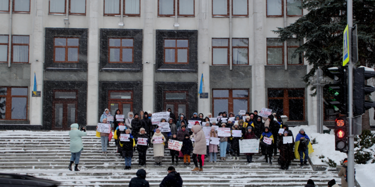 Родичі військових на мирній акції у Тернополі вимагали демобілізації