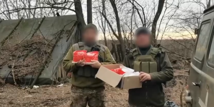 «Українська команда» Тернопільщини передала на фронт ще 740 теплих наборів