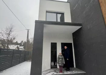 Сімʼя з Гостомеля отримала сучасне нове житло