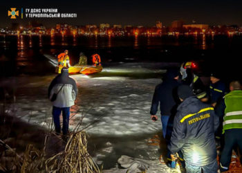 На Тернопільському ставі рятували чоловіка