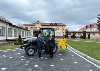 Аграрій Петро Гадз для господарських потреб психоневрологічної лікарні придбав трактора