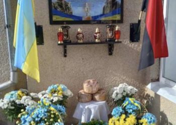 На Тернопільщині двом бійцям встановили меморіальну дошку
