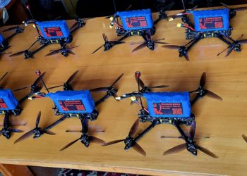 Працівники селищної ради на Тернопільщині передали на фронт дрони-камікадзе