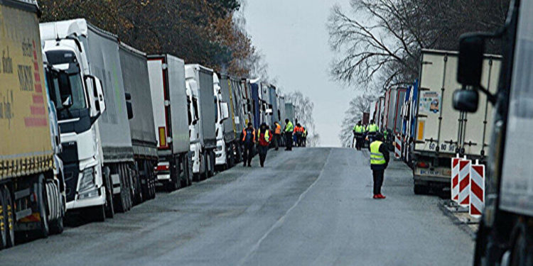 Україна втрачає величезні суми через блокування кордонів Польщею