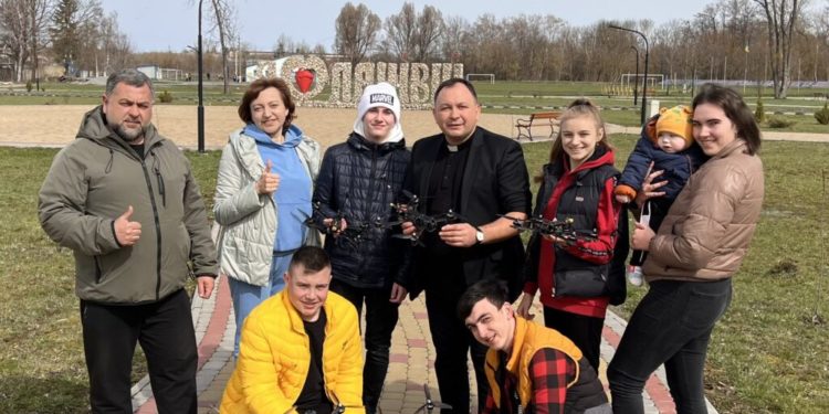Відомий священник з маленького села на Тернопільщині за добу зібрав кошти і купив дрони
