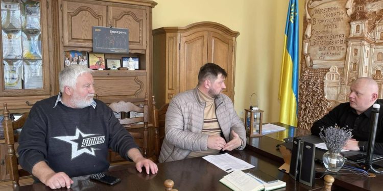 Автори “Книги пам’яті” зустрілися з головою Збаразької територіальної громади Романом Полікровським