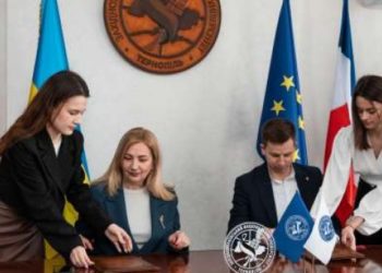 Класичний університет Тернополя підписав Договір про співпрацю із Тернопільським академічним ліцеєм «Українська гімназія» ім. І. Франка