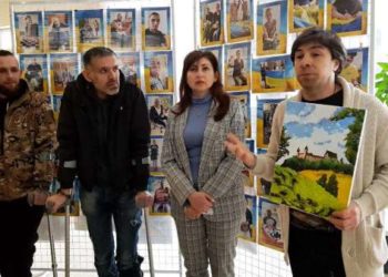 Виставку картин «Воїни світла», створених захисниками під час реабілітації, відкрили в ТНПУ