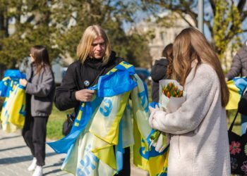 Студенти ЗУНУ організували патріотичну акцію «Вільні та нескорені»