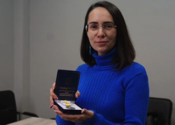 Тернопільську волонтерку Любов Вовк нагородили почесним нагрудним знаком