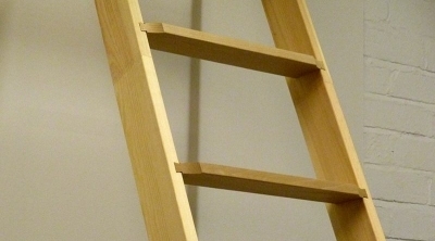 У Тернополі жінка впала з драбини та згодом померла. Вона хотіла побілити хату