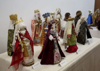 У тернопільському музеї унікальна виставка авторських костюмованих ляльок