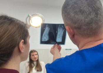 Юній тернополянці зробили складну операцію для усунення полідактилії