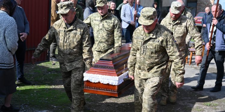 Тернопільщина провела в останню путь полеглого Героя Олега Плахотного