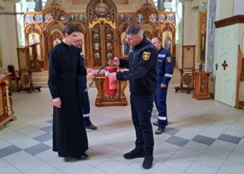 Тернопільські пожежники пішли до церков