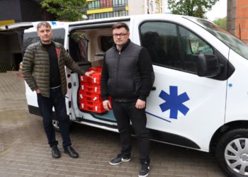 Реанімобіль для ЗСУ доправили волонтери з Тернополя