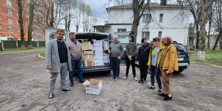 Продукти та одяг передали вихованцям Тернопільського дитячого будинку волонтери