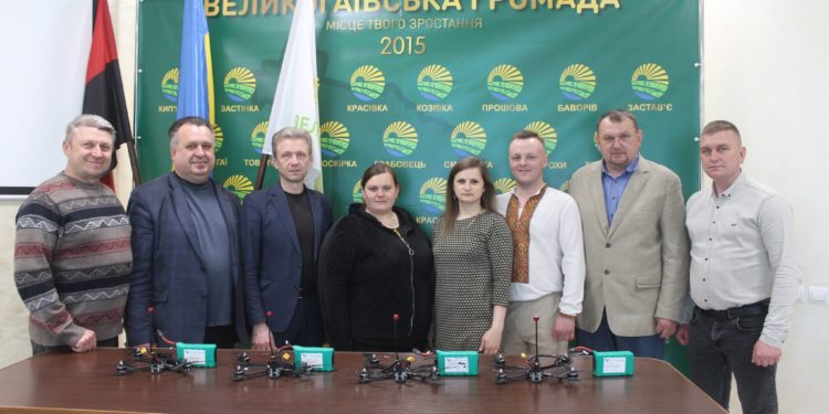 На Тернопільщині аматорський театр гастролями заробив на 4 дрони для ЗСУ