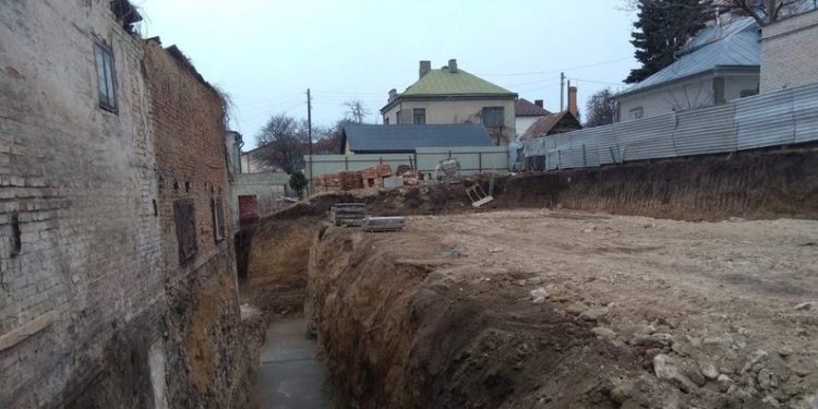 На Шпитальній, 26 у Тернополі заборонили будівництво