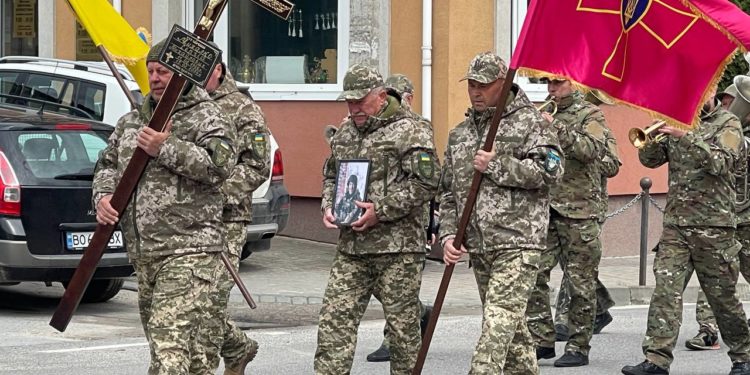 З бійцем Сергієм Михалком прощалися на Тернопільщині