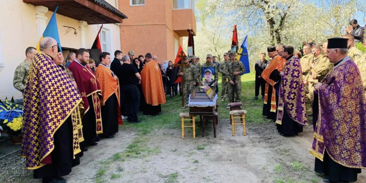Тернопільщина прощалася з бійцем Олегом Мручком