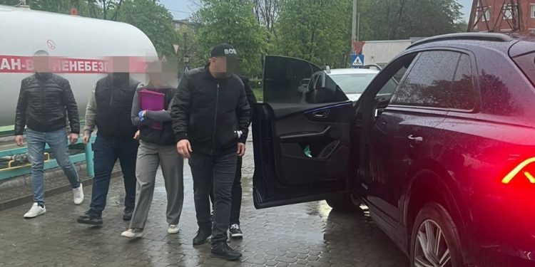 За 12 тисяч доларів тернополянин обіцяв “відмазати” від мобілізації